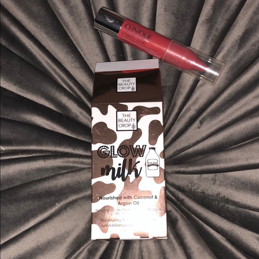 NWT! Beauty Crop & Clinique Bundle
